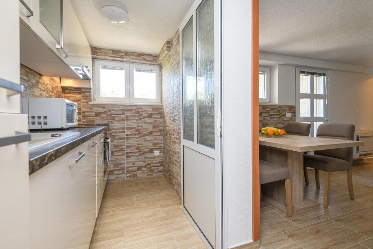 Apartment Mario - Veliki Stan Za Odmor - Terasa- Vrt - Bazen - Pogled More, Izoliran โอราซัซ ภายนอก รูปภาพ