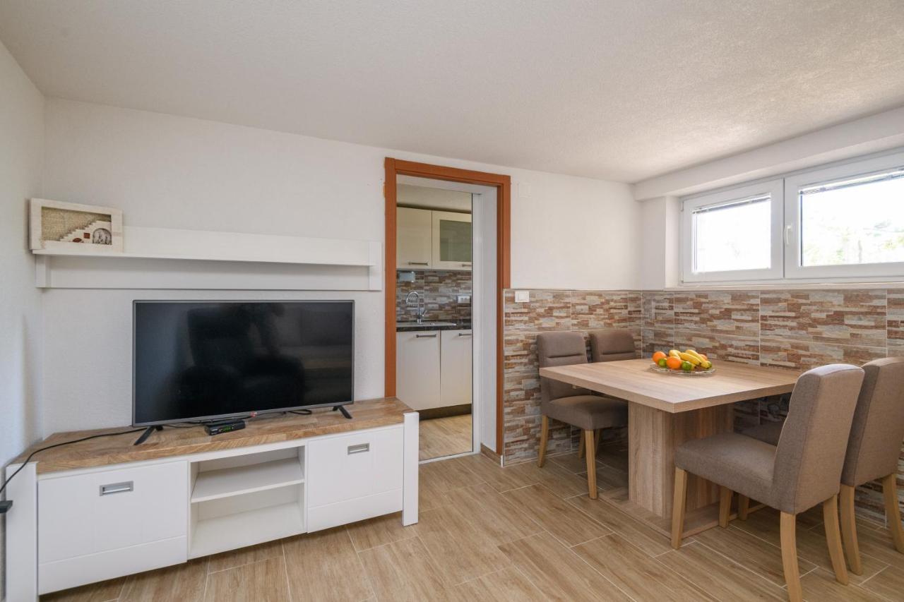 Apartment Mario - Veliki Stan Za Odmor - Terasa- Vrt - Bazen - Pogled More, Izoliran โอราซัซ ภายนอก รูปภาพ