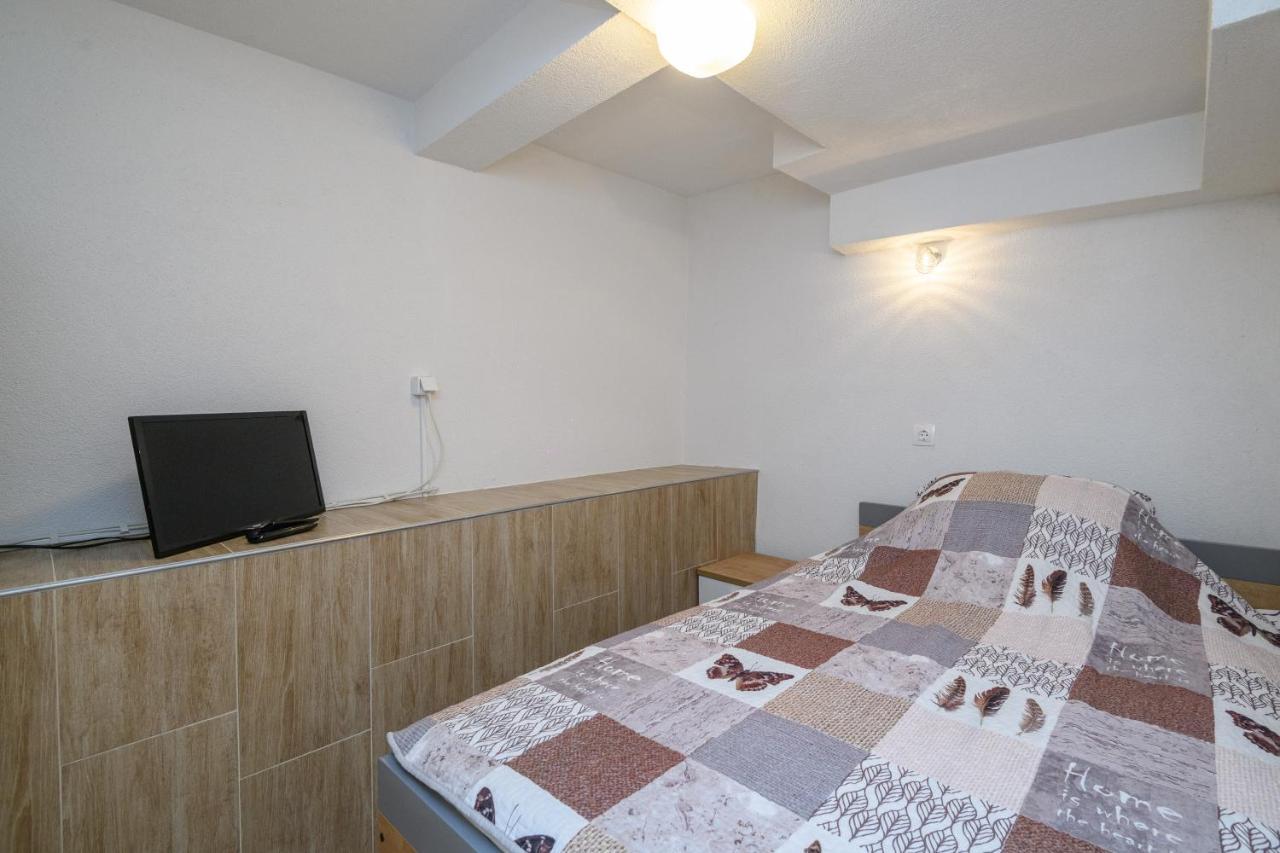 Apartment Mario - Veliki Stan Za Odmor - Terasa- Vrt - Bazen - Pogled More, Izoliran โอราซัซ ภายนอก รูปภาพ
