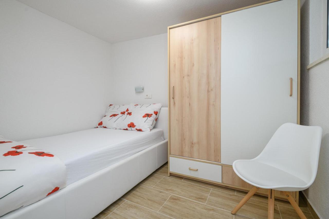 Apartment Mario - Veliki Stan Za Odmor - Terasa- Vrt - Bazen - Pogled More, Izoliran โอราซัซ ภายนอก รูปภาพ